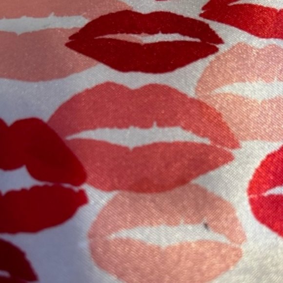Clinique Pink Lip Patterned Cosmetic Bag - Picture 7 of 7